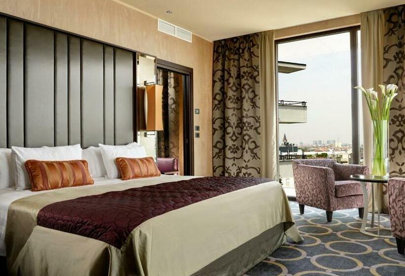 سوئیت اجرایی با مشاهده, Uptown Palace