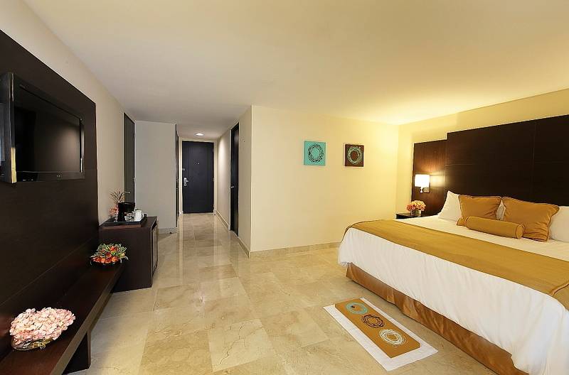 带大床的豪华间, Wyndham Garden Panama City