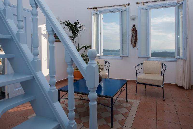 Полулюкс, Kastro Suites