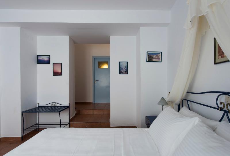 Полулюкс, Kastro Suites