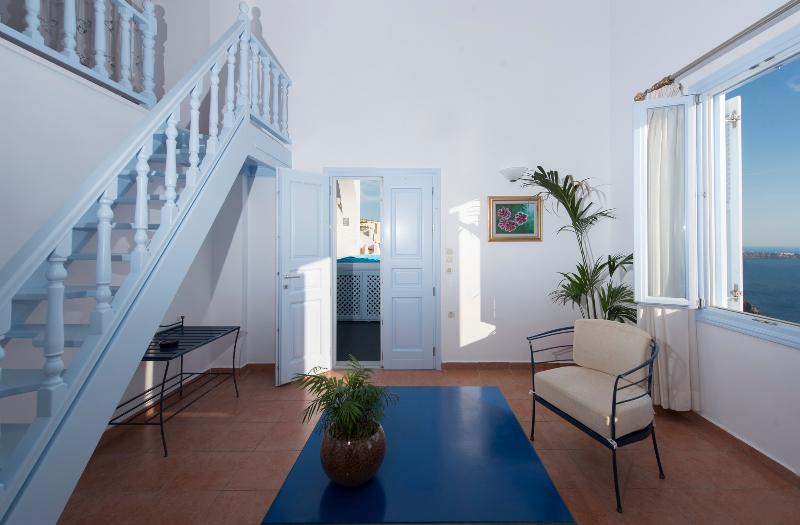 Полулюкс, Kastro Suites