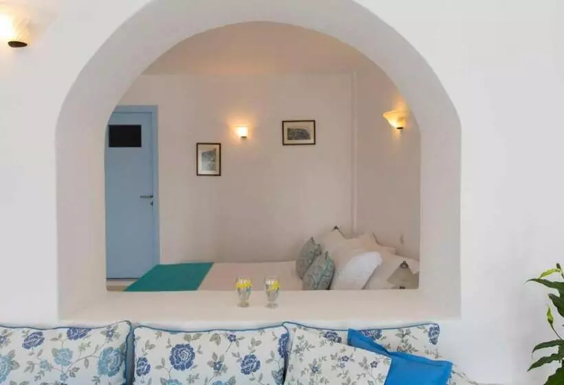 سوییت جونیور, Kastro Suites