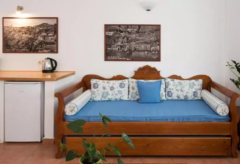 سوییت خانوادگی, Kastro Suites