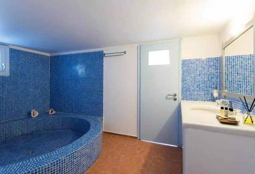 سوییت جونیور, Kastro Suites