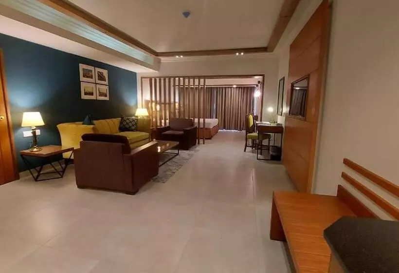 Juniorsviitti, Regent Plaza Hotel & Convention Centre