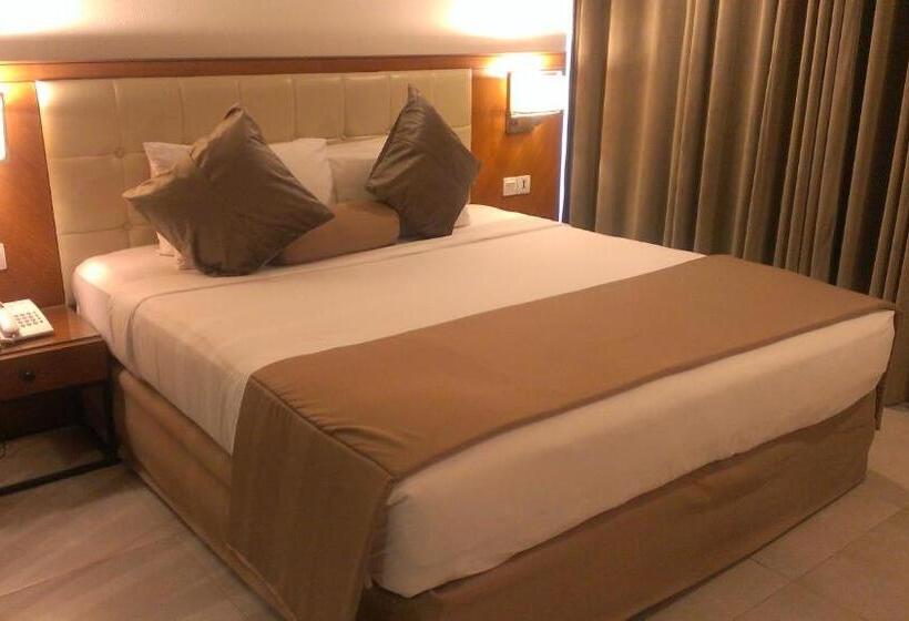 سوییت جونیور, Regent Plaza Hotel & Convention Centre