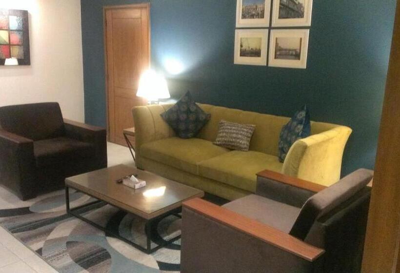 سوییت جونیور, Regent Plaza Hotel & Convention Centre