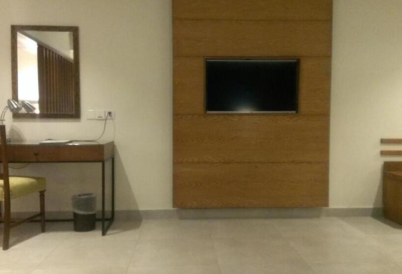 سوییت جونیور, Regent Plaza Hotel & Convention Centre