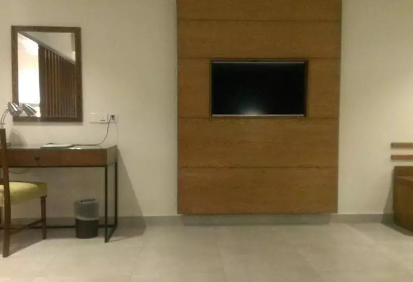 Juniorsviitti, Regent Plaza Hotel & Convention Centre