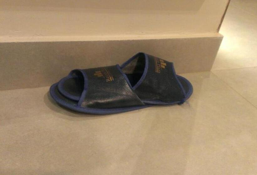 اتاق سوپریور, Regent Plaza Hotel & Convention Centre