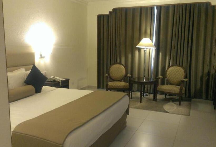 اتاق سوپریور, Regent Plaza Hotel & Convention Centre