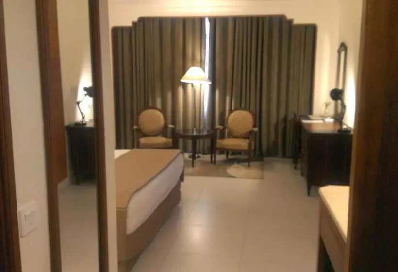 Superior-huone, Regent Plaza Hotel & Convention Centre