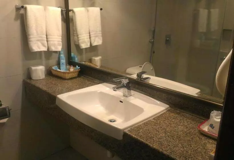 Juniorsviitti, Regent Plaza Hotel & Convention Centre