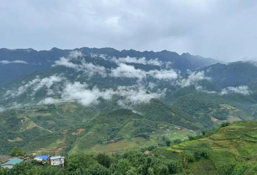 اتاق خانوادگی با چشم‌انداز کوه, Black Hmong View