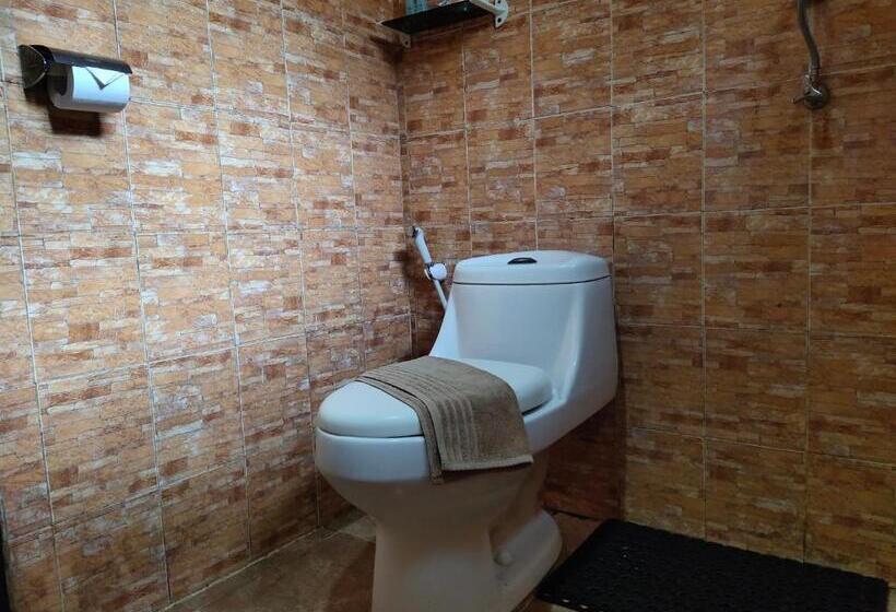 패밀리 룸, Bromo Permai 1