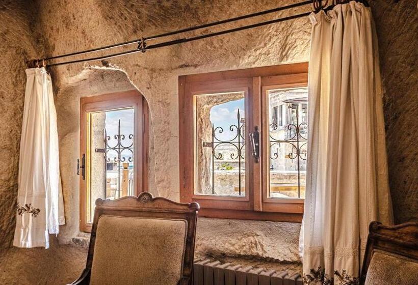 سوییت جونیور, Kelebek Special Cave Hotel & Spa