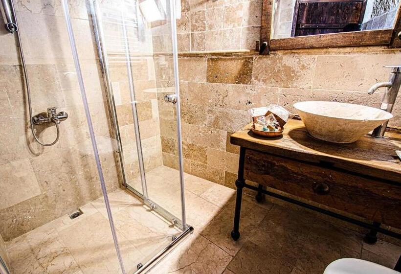 سوییت جونیور, Kelebek Special Cave Hotel & Spa