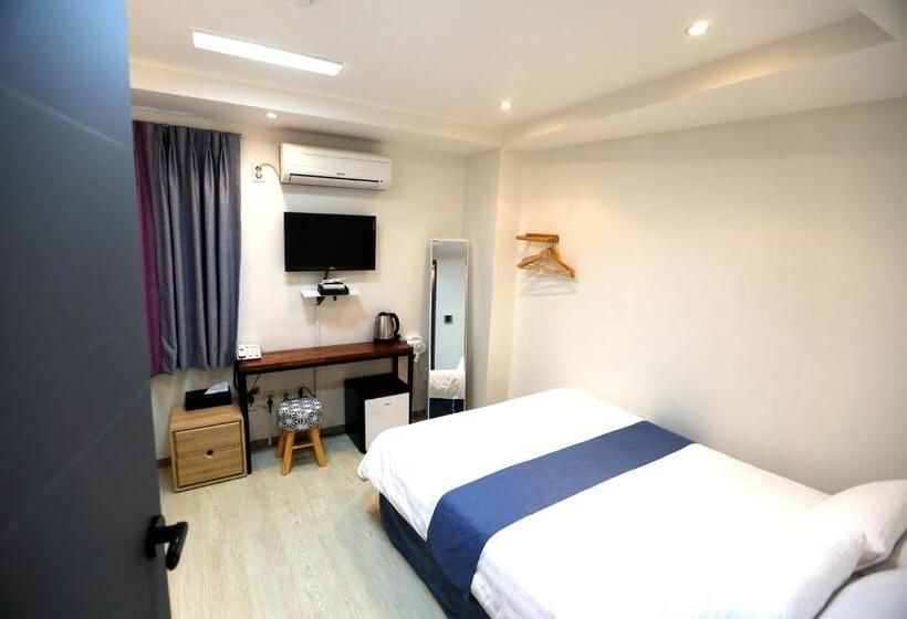 家庭间, Must Stay Hotel Myeongdong