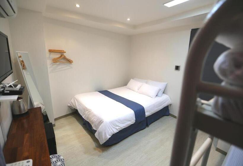 家庭间, Must Stay Hotel Myeongdong