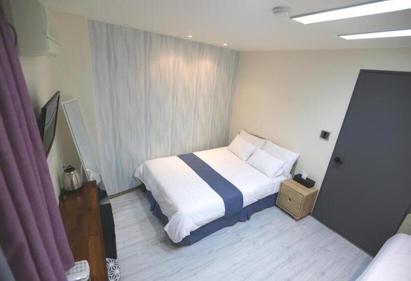 标准三人间, Must Stay Hotel Myeongdong