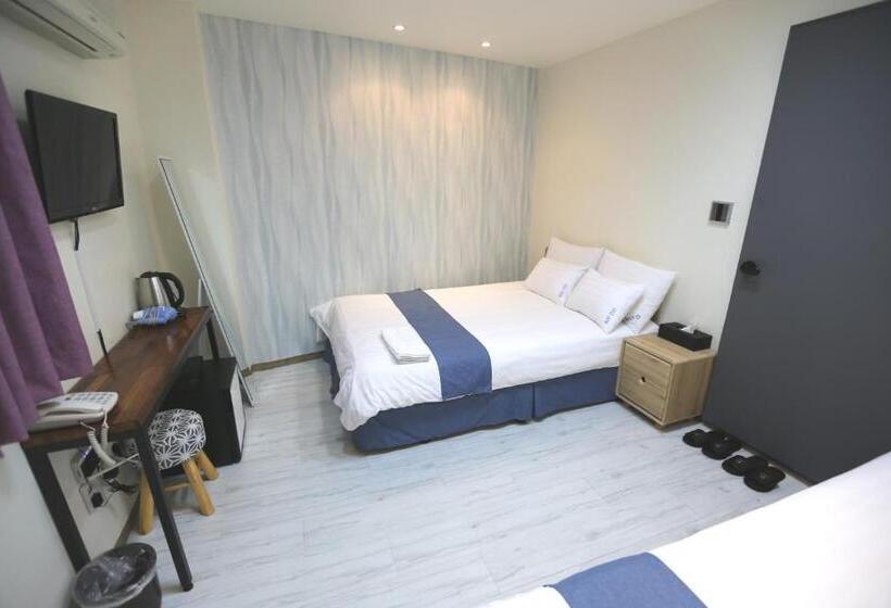 标准三人间, Must Stay Hotel Myeongdong