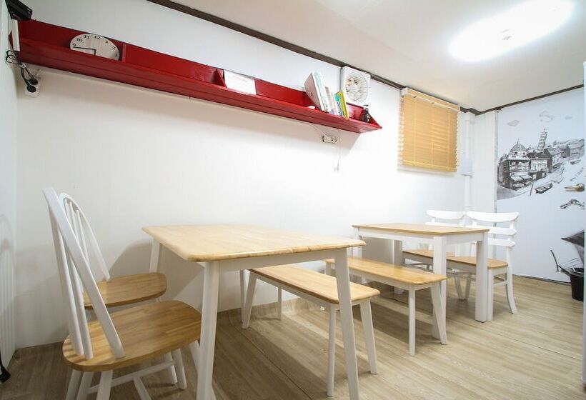 家庭间, Must Stay Hotel Myeongdong