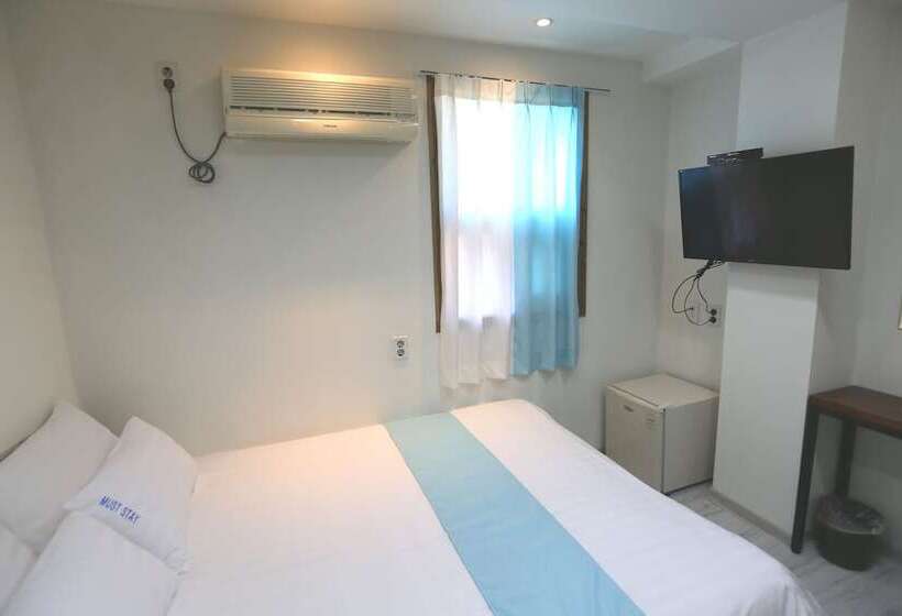 Quarto Familiar, Must Stay Hotel Myeongdong