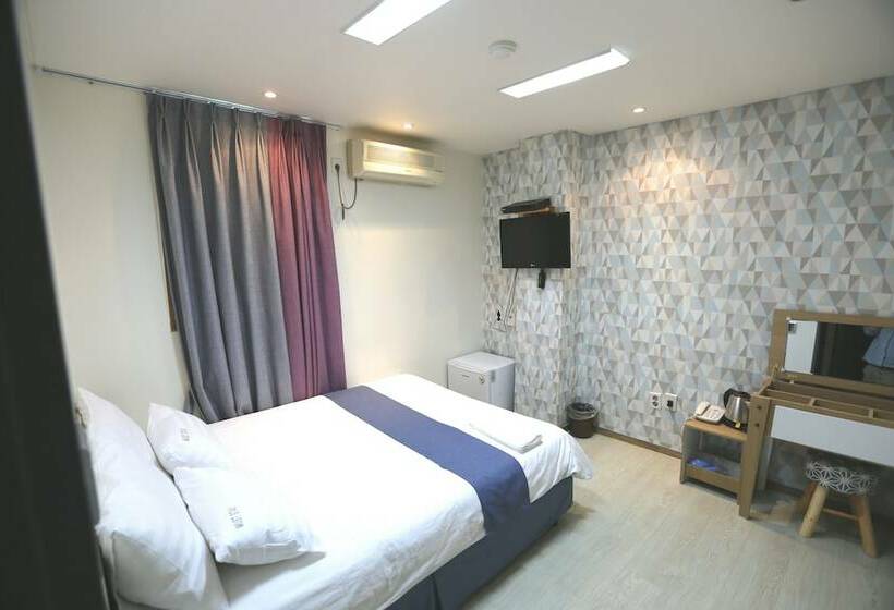 标准间, Must Stay Hotel Myeongdong