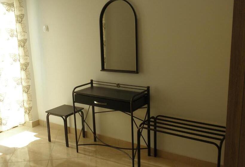 غرفة قياسية, Nikolakakis Rooms Lavrio