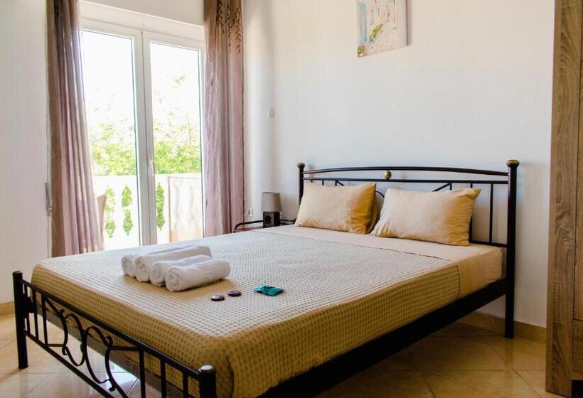 غرفة قياسية ثلاثية, Nikolakakis Rooms Lavrio