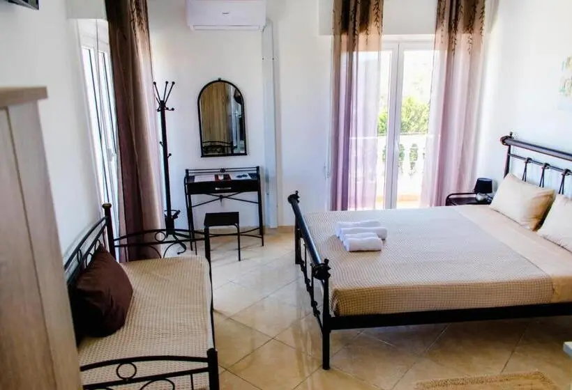 スタンダードトリプルルーム, Nikolakakis Rooms Lavrio