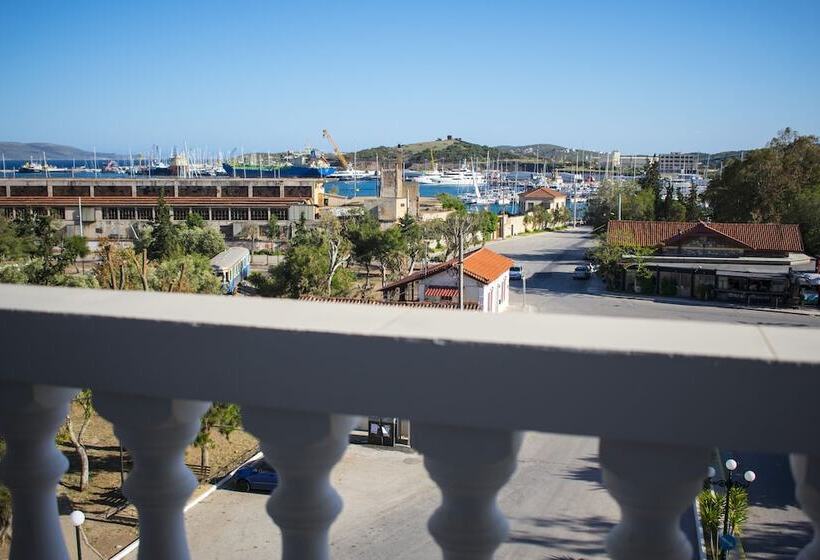 غرفة قياسية مزوَّدة بشُرفة, Nikolakakis Rooms Lavrio