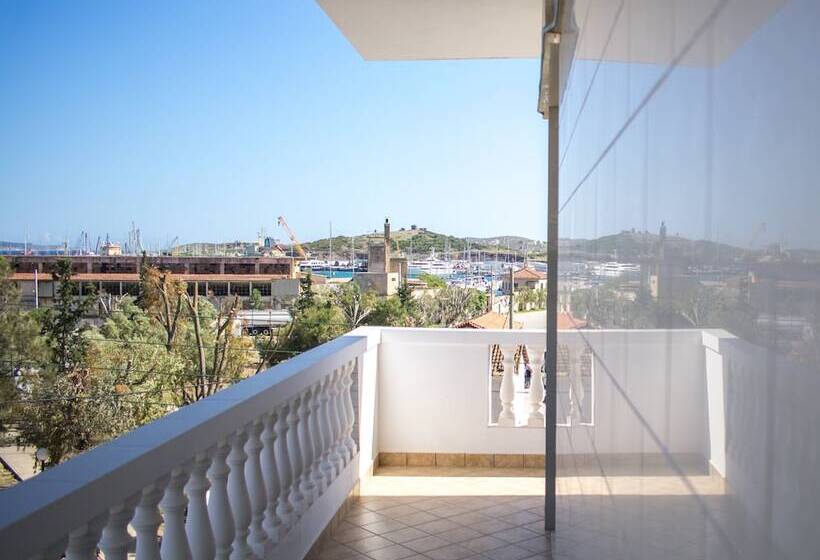 غرفة قياسية مزوَّدة بشُرفة, Nikolakakis Rooms Lavrio