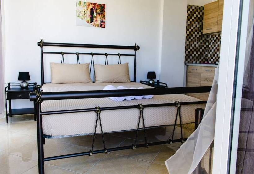 غرفة قياسية مزوَّدة بشُرفة, Nikolakakis Rooms Lavrio