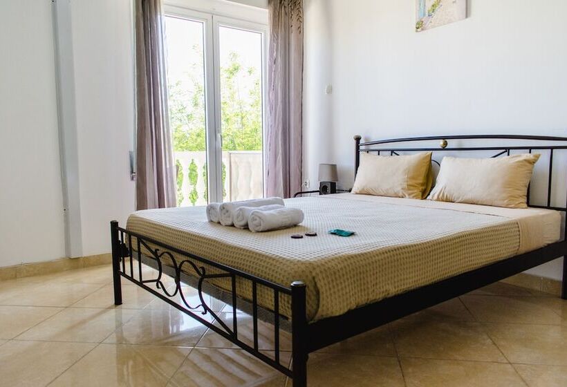 اتاق استاندارد سه نفره, Nikolakakis Rooms Lavrio