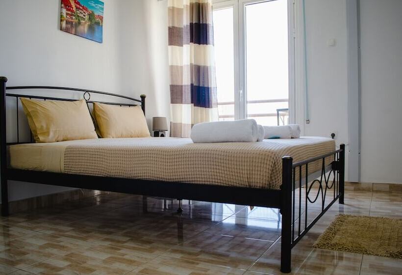 غرفة قياسية ثلاثية, Nikolakakis Rooms Lavrio