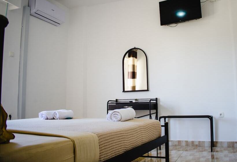 غرفة قياسية مزوَّدة بشُرفة, Nikolakakis Rooms Lavrio