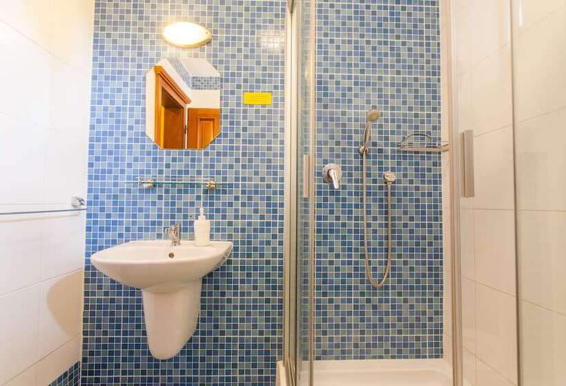 标准三人间, Penzion Motyl