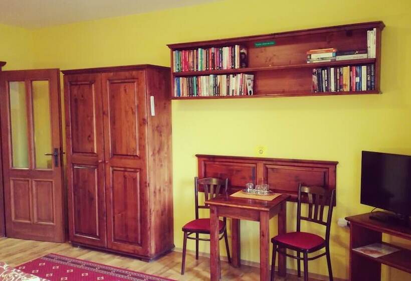 标准三人间, Penzion Motyl