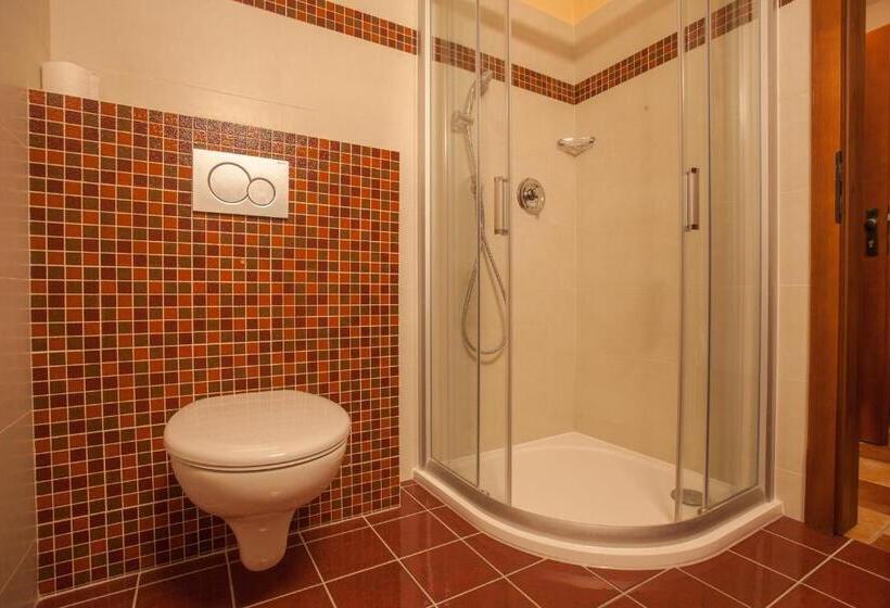 标准三人间, Penzion Motyl