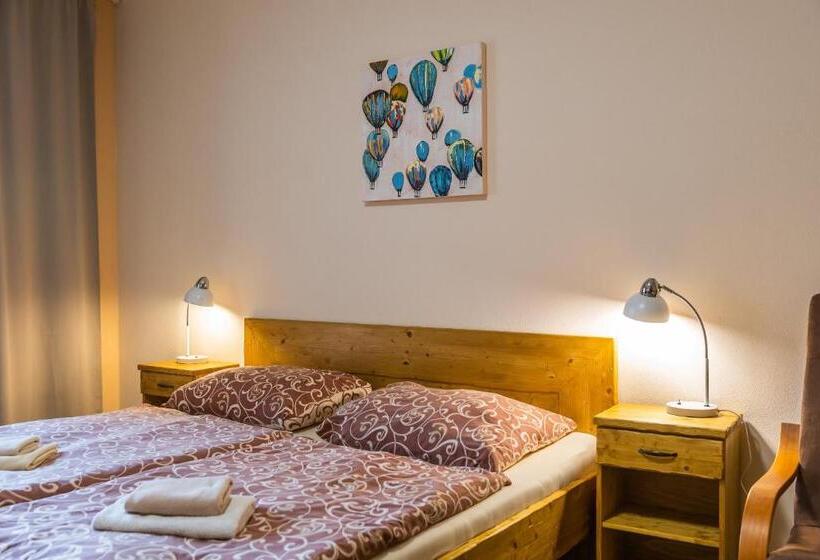 标准三人间, Penzion Motyl