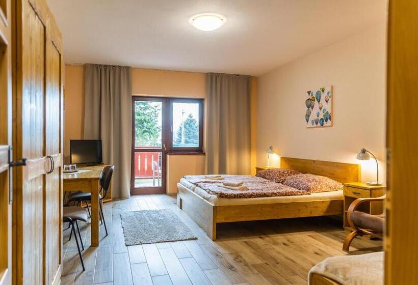 标准三人间, Penzion Motyl