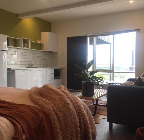 Standard studio with lake view, Cloud View Garden