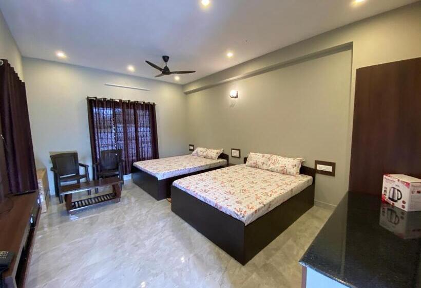 اتاق خانوادگی, Rr Holidays