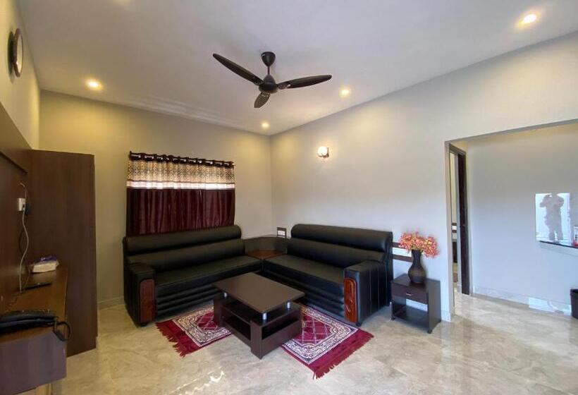 سوییت خانوادگی, Rr Holidays