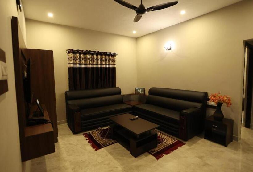 سوییت خانوادگی, Rr Holidays