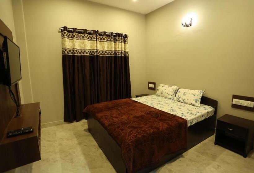 سوییت خانوادگی, Rr Holidays