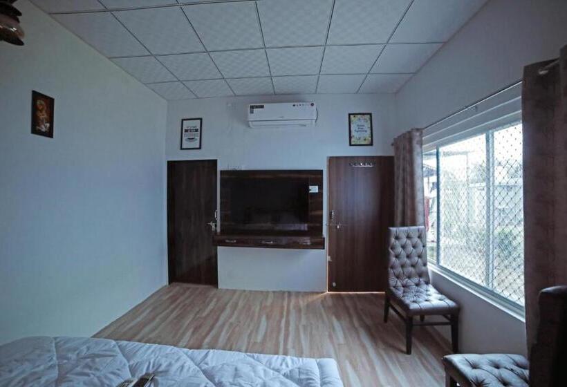 غرفة كلاسيكية ثلاثية, Oyo 82477 Drishyam