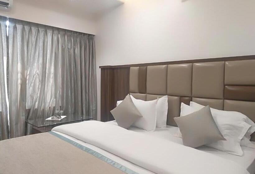 Deluxe Room, Shiv Sangram