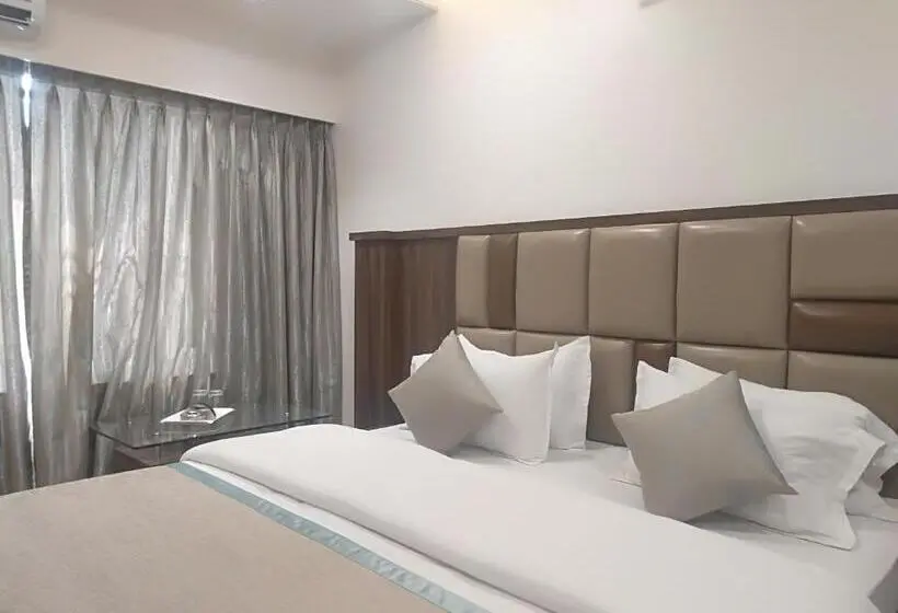 Chambre Deluxe, Shiv Sangram